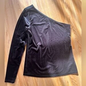 NWT Old Navy Black Velvet One-Shoulder Top